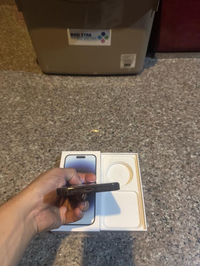 ขายๆๆๆถูกๆๆไอโฟน14ProMaxสีใหม่Purple128กิ๊กมีกล่องสูนTrueใช้งานปกติหมดทุกๆฟังชั่นเครื่องรีสโตได้ตลอดไม่มีติดไอคราว  สภาพ: 95% สวยๆๆคับ  ราคา: 16500 ม 4