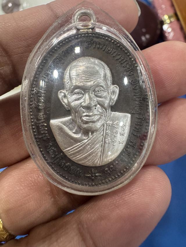 หลวงพ่อเฮงหน้ากากเงิน