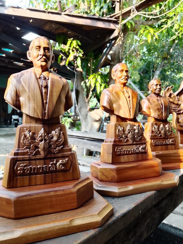 งานแกะสลักไม้ของที่ระลึก รูปที่ 8