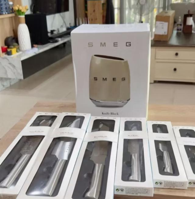 ที่เก็บมีดพร้อมชุดมีด SMEG  3