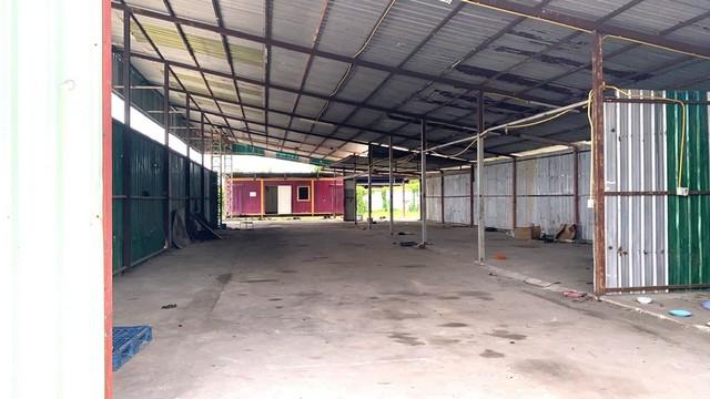 ขายและให้เช่าโกดังเมืองฉะเชิงเทรา พื้นที่ 2 ไร่ พื้นที่สีเหลือง โกดังประมาณ 400 ตารางเมตร มีบ้านน็อคดาวน์ 1 หลัง รั้วล้อ 4