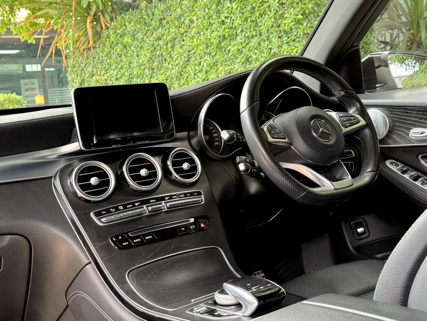 2017 BENZ GLC 250D AMG รถออกศูนย์ BENZ THAILAND รถวิ่งน้อย เข้าศูนย์ทุกระยะ ไม่เคยมีอุบัติเหตุครับ 12