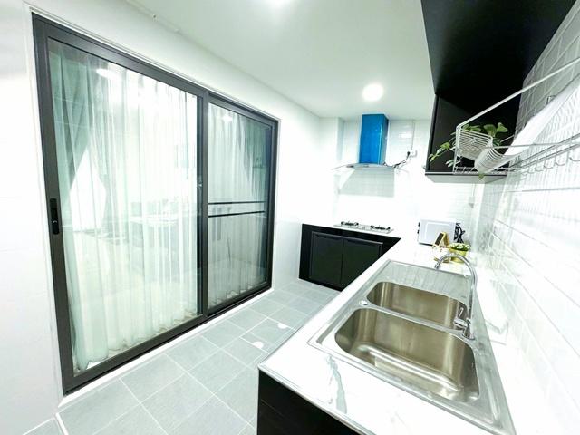 รร. ปิยะฉัตร 2.1 กม.โลตัส บางกรวยไทรน้อย 2.9 กม. ให้เช่าทาวน์โฮมพรีเมียมสุดหรู 2 ชั้น 17 ตร.ว.140 ตร.ม.คลับเฮ้าส์ สไตล์ร 6