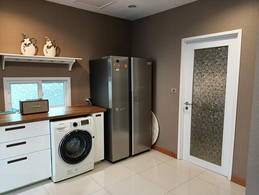 บ้านเดี่ยว 2 ชั้น เนื้อที่ 53.6 ตารางวา 3 ห้องนอน 3ห้องน้ำ 2ที่จอดรถ มีสระว่ายน้ำในหมู่บ้าน 4