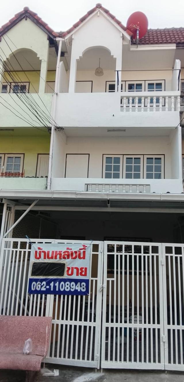 ทาวเฮ้าส์3 ชั้น 4นอน 2น้ำ ซอยงามวงศ์วาน18 ทำเลดีมาก เดินทางสะดวก ใกล้ทางด่วน สถานที่ราชการ ห้างสรรพสินค้า โรงเรียน โรงพยาบาล รถไฟฟ้า ราคาถูก 1