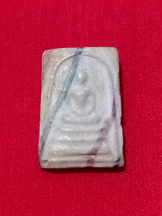 พระสมเด็จคะแนนเนื้อผงน้ำมัน ลายเสือ (ลายสายรุ้ง) หลังยันต์ห้า (ยันต์จม) หลวงพ่อกวย วัดโฆสิตาราม จังหวัดชัยนาท ปี2513