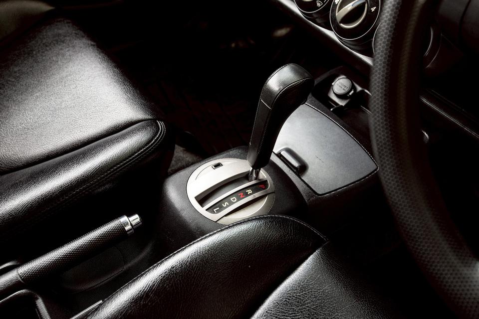 Honda Jazz 1.5S เกียร์ออโต้ ปี 2005 สีเทา  17