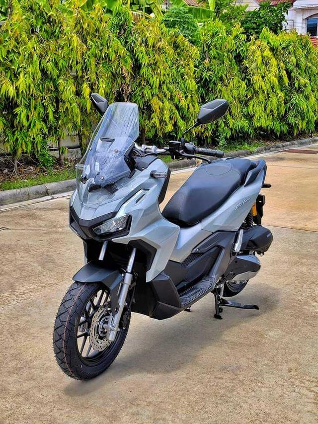 Honda ADV 150  สีเทา 2