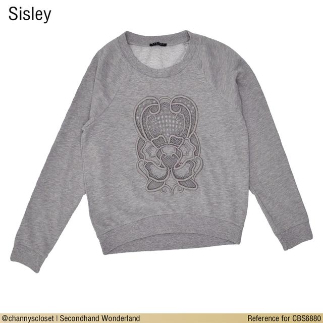 USED Sisley - Gray Graphic Sweatshirt | เสื้อสเวตเชิ้ตสีเทา เสื้อยืด ลูกไม้ ลายกราฟิก แขนยาว ทรงใหญ่ สีพื้น แท้ มือสอง