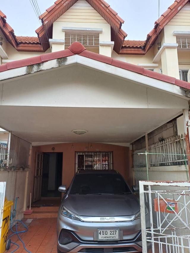 ทาวส์เฮ้าส์ทำเลทอง ติดถนน มีตลาด เดินทางสะดวก 10