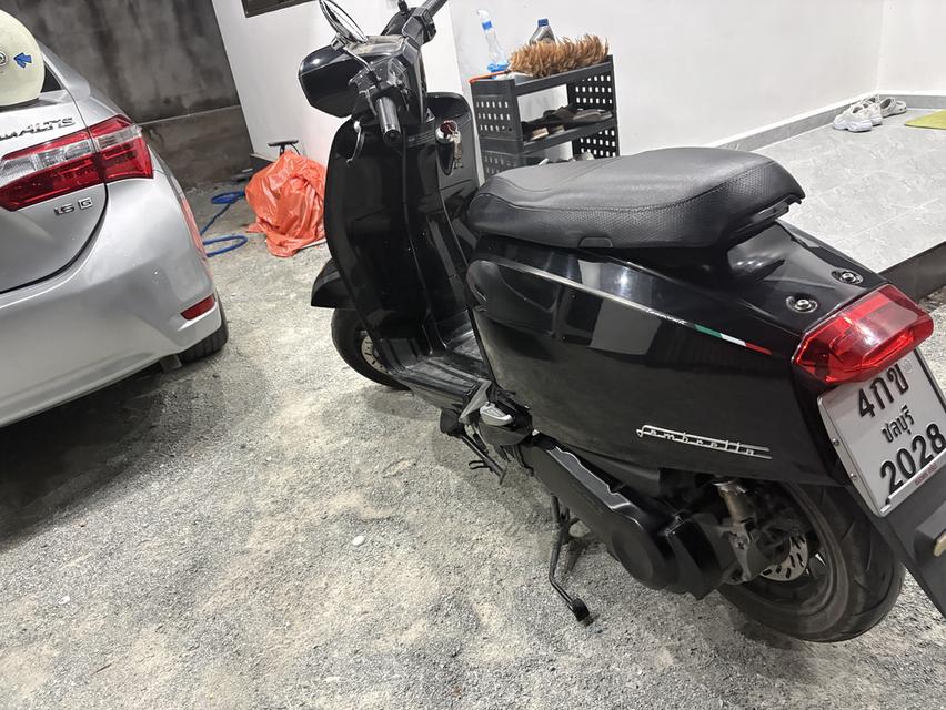 ขายครับ Lambretta V200 ปี 2021 รถใช้งานปกติ เครื่องเดิม ขับดี พร้อมใช้งาน ของเหลวเปลี่ยนแล้ว แบตใหม่ ยางดี มีรอยใช้งานตามอายุ เคยล้ม/เฉี่ยวมานิดหน่อยต