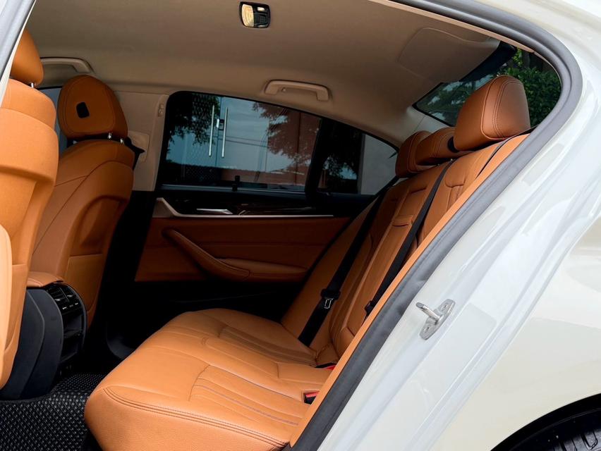 2020 BMW 530e G30 รถมือเดียวออกป้ายแดง รถวิ่งน้อย เข้าศูนย์ทุกระยะ ไม่เคยมีอุบัติเหตุครับ 13