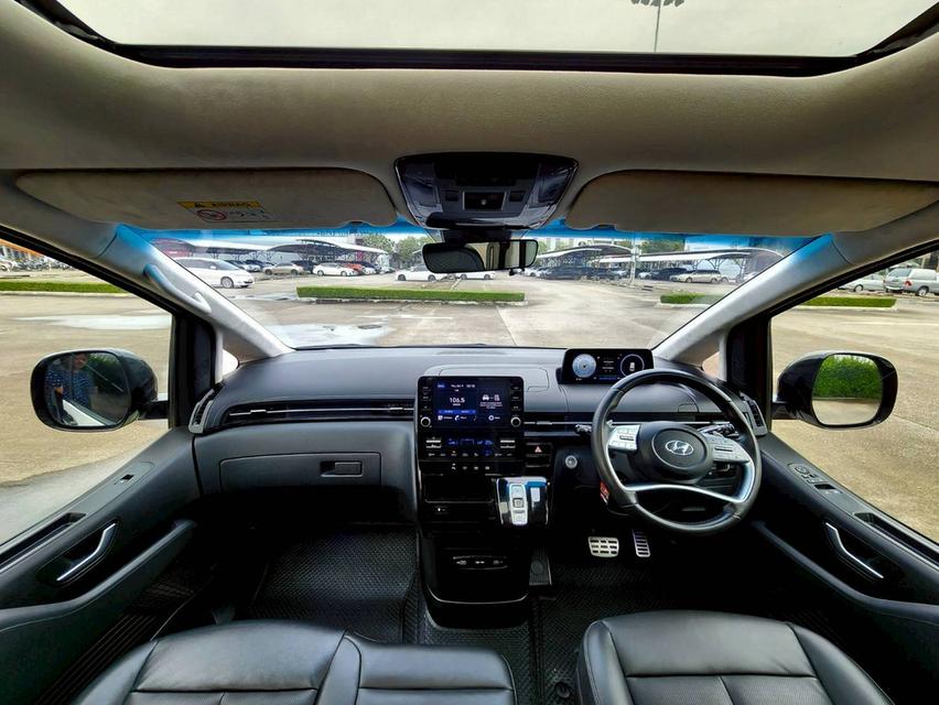 รหัสรถ PEAT911 🚐🚙HYUNDAI STARIA PREMIUM (SUNROOF) สีขาว ภายในดำ ปี 23  7