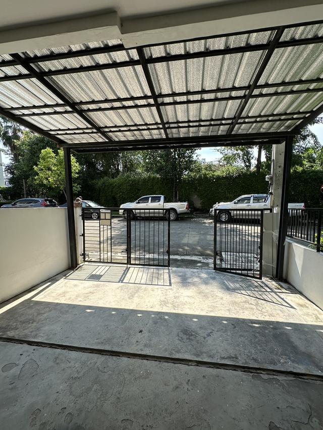 ขายทาว์นโฮม 3 ชั้น พร้อมอยู่ บิ้วอินทั้งหลัง  ทำเลดีมาก ใกล้รถไฟฟ้าสีชมพู สถานีบางชัน 2