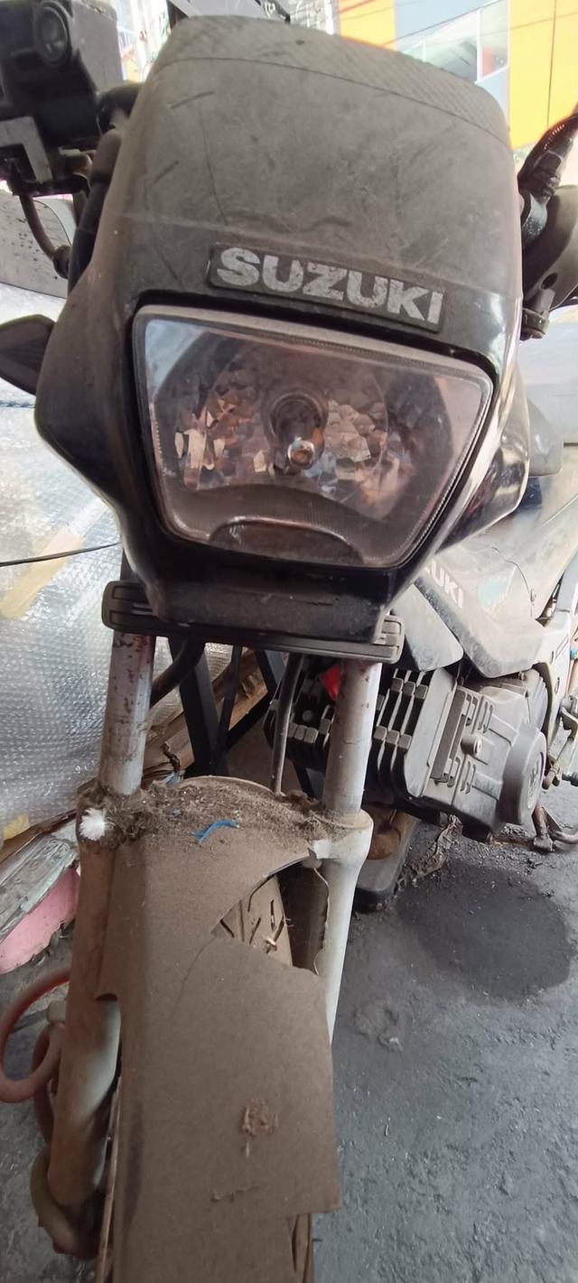 มอร์เตอร์ไซค์ มือสอง Suzuki akira สตาร์ทไม่ติด ต้องเอาไปซ่อม มีทะเบียนชุดโอนครบ ขาดเกิน3ปี ขาย5500 สนใจโทร0896790215