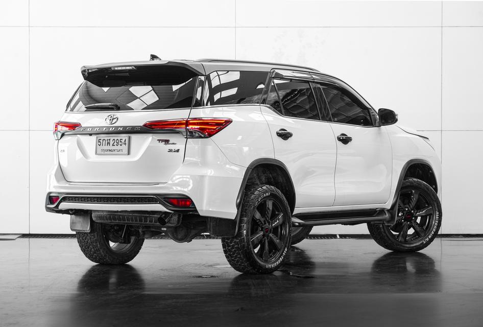 2016 TOYOTA FORTUNER 2.8 TRD Sportivo 4WD สีขาว ไมล์ 137087 กม.