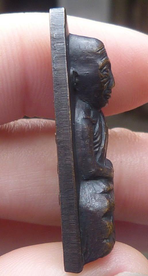 หลวงปู่ทวดพิมพ์ใหญ่หลังหนังสือ รูปที่ 4