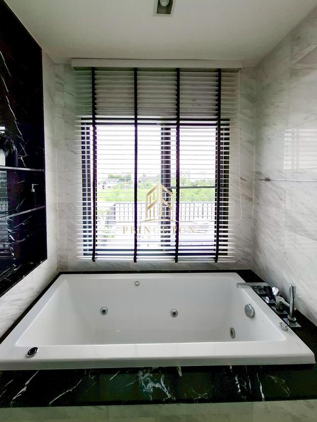 Grand Bangkok Boulevard Rama 9 A luxurious corner home located on New Krungthep Kreetha Road 13