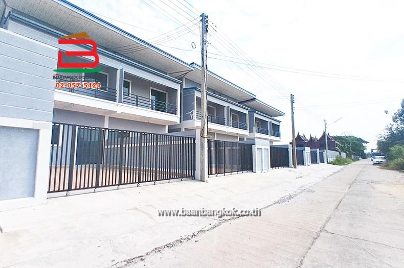 บ้านแฝด หมู่บ้าน กฤษดาเพลส หลังริม เนื้อที่ 34 ตรว. ถนนกาญจนาภิเษก ต.คลองห้า อ.คลองหลวง จ.ปทุมธานี 3