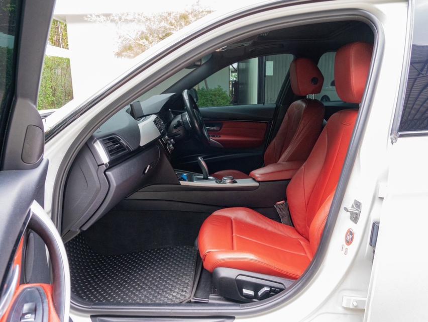 ✨ BMW 330e 2.0 M Sport (CKD) โฉม F30 จดปี 2017 Plug-in Hybrid ตัวท็อป M Sport รูปที่ 17