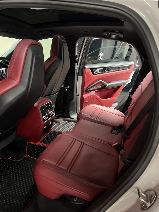 Porsche Cayenne 3.0 E-Hybird Coupe 10
