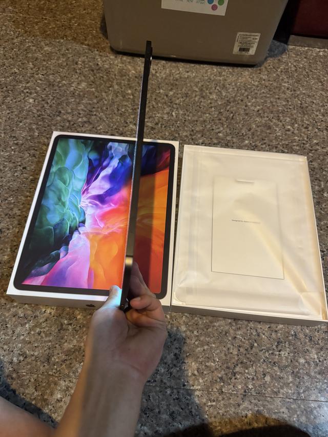 ขายๆๆๆถูกๆๆiPadPro12.9สีSpace Gray 256กิ๊กWifi Celluer ใส่ซิมได้ยกกล่องอีมี่ตรงคับใช้งานดีทุกๆฟังชั่นสูนTrueทุกๆฟังชั่นรีสโตได้ตลอดไม่มีติดไอคราว Mode 6