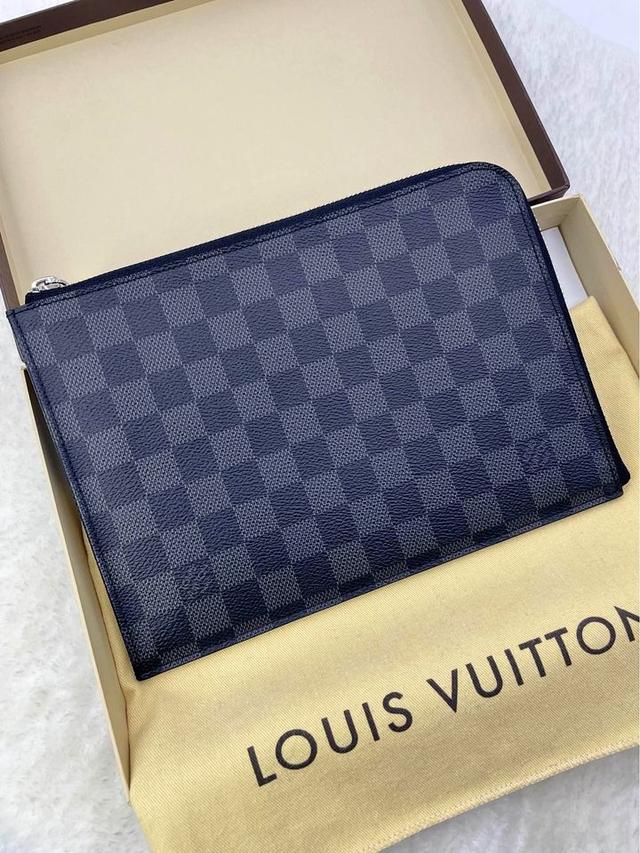 Louis Vuitton Clutch Damier