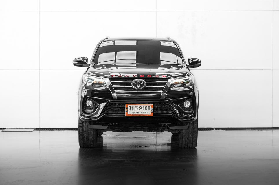 2019 TOYOTA FORTUNER 2.4 V 2WD SUV สีดำ เลขไมล์ 120847 กม.