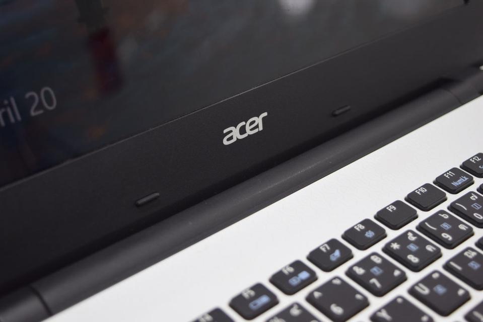 ขาย Acer Aspire E5 จอ 14 นิ้ว สีขาว สเปค Intel Core i3 การ์ดจอ Nvidia 2GB เครื่องสวย แบตใหม่ 6