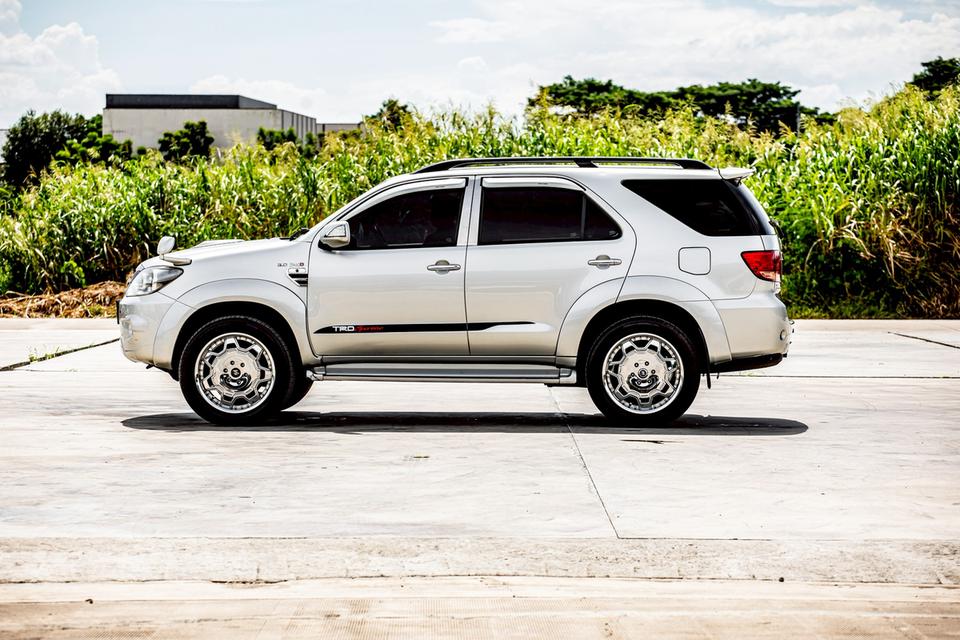 TOYOTA FORTUNER 3.0V 4WD สีเทา เกียร์ออโต้ ปี 2005 แต่งครบๆ หลักแสน 7