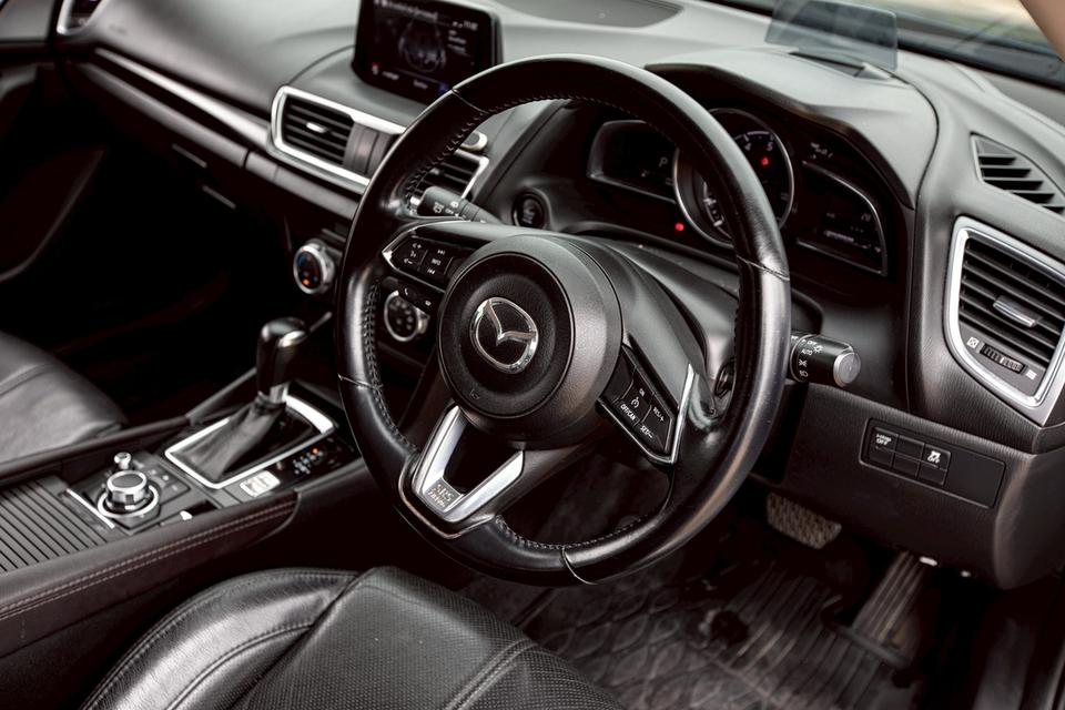 Mazda3 Skyactiv 2.0S MNC ปี 2018 สีเงิน มือเดียวป้ายแดง 13