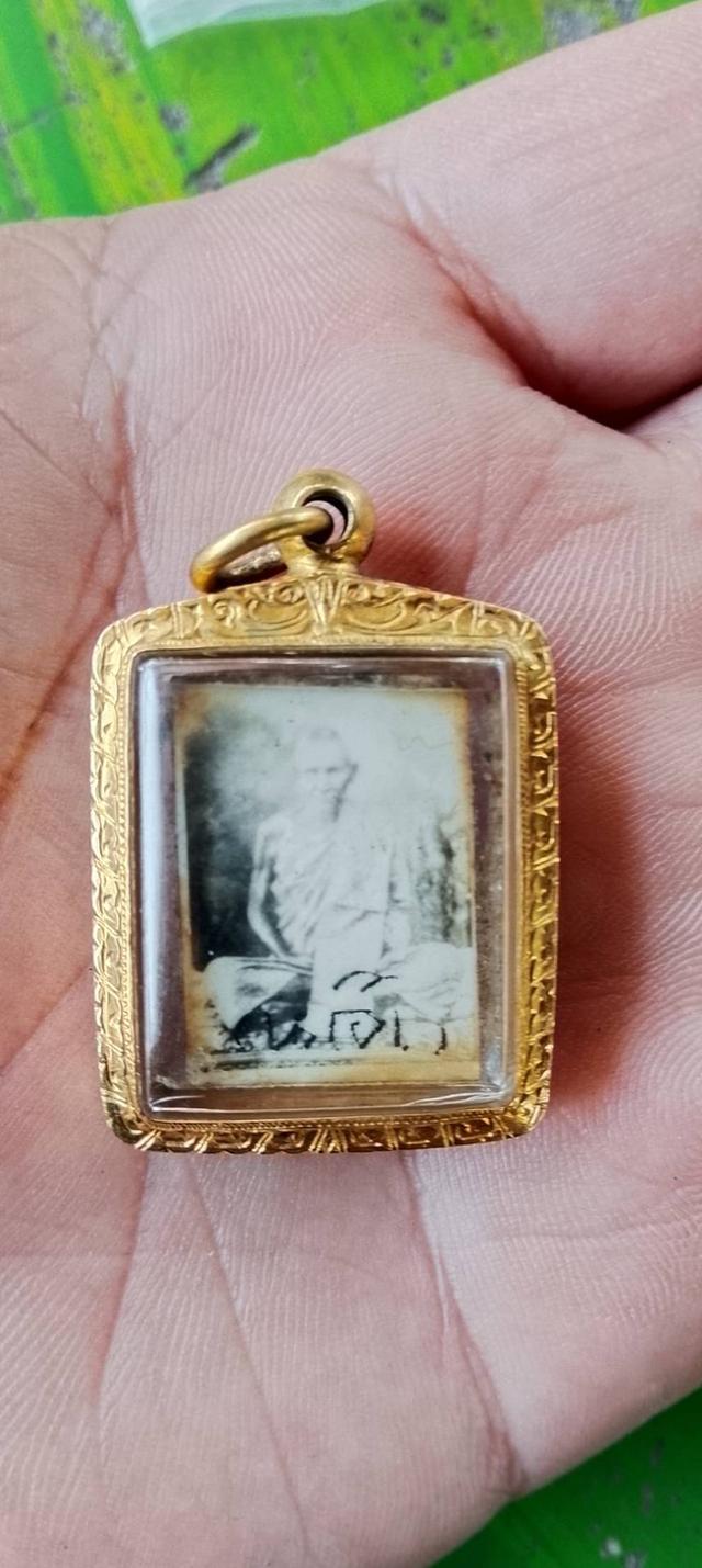 พระเครื่องทั่วไปเนื้อผงรูปถ่ายและเหรียญหล่อ