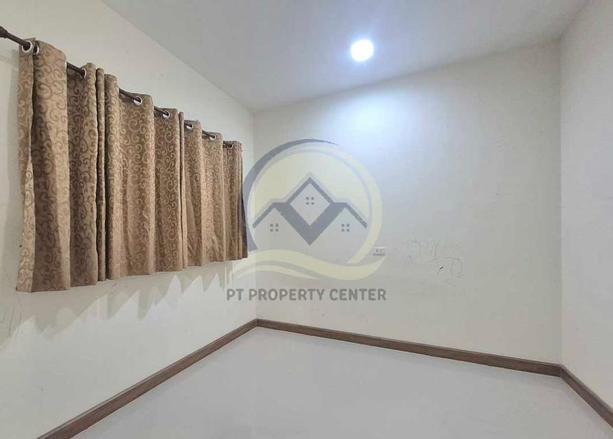 ทาวน์โฮม 2 ชั้น ต่อเติมระเบียง ราคาสุดพิเศษ : โครงการโกลเด้นทาวน์ รามคำแหง-วงแหวน 8