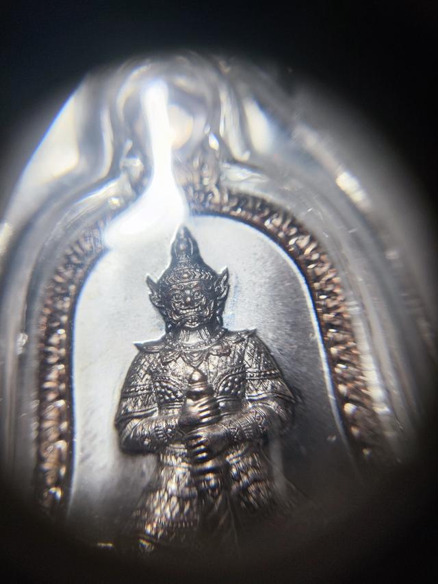 เหรียญท้าวเวสสุวรรณ หลวงพ่ออิฐ วัดจุฬามณี รุ่นเจริญทรัพย์ พิมพ์ใหญ่ เนื้อชนวนรมดำ ปี2563 รูปที่ 4