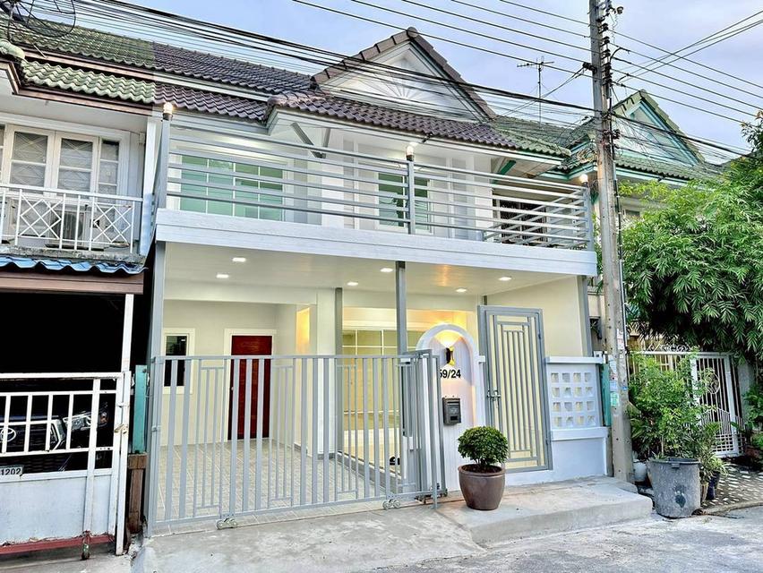  บ้านทาวน์เฮ้าส์ 2 ชั้น โครงการดี มีนิติบุคคล หมู่บ้านพฤกษา 14A ถนนวัดลาดปลาดุก 1