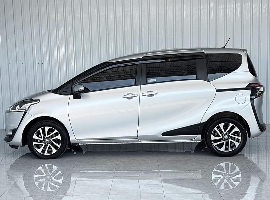 Toyota Sienta 1.5V เกียร์ออโต้ ปี19  8