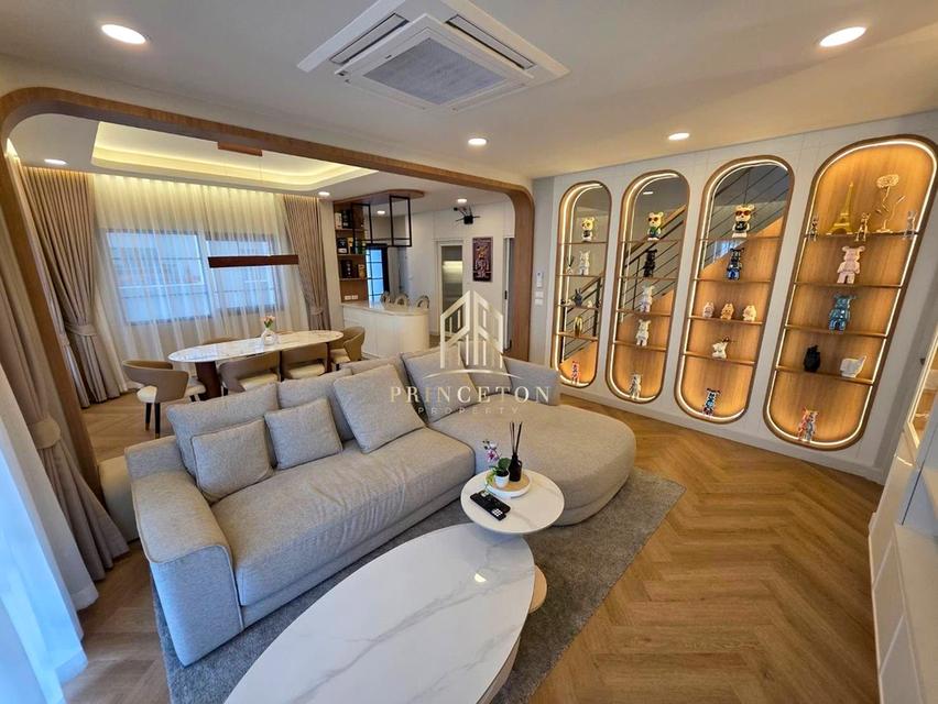 Luxury 2-Storey Home Centro Bangna 4