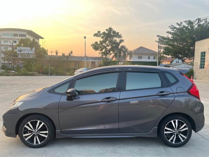 2019 Honda Jazz 1.5 RS Top 9