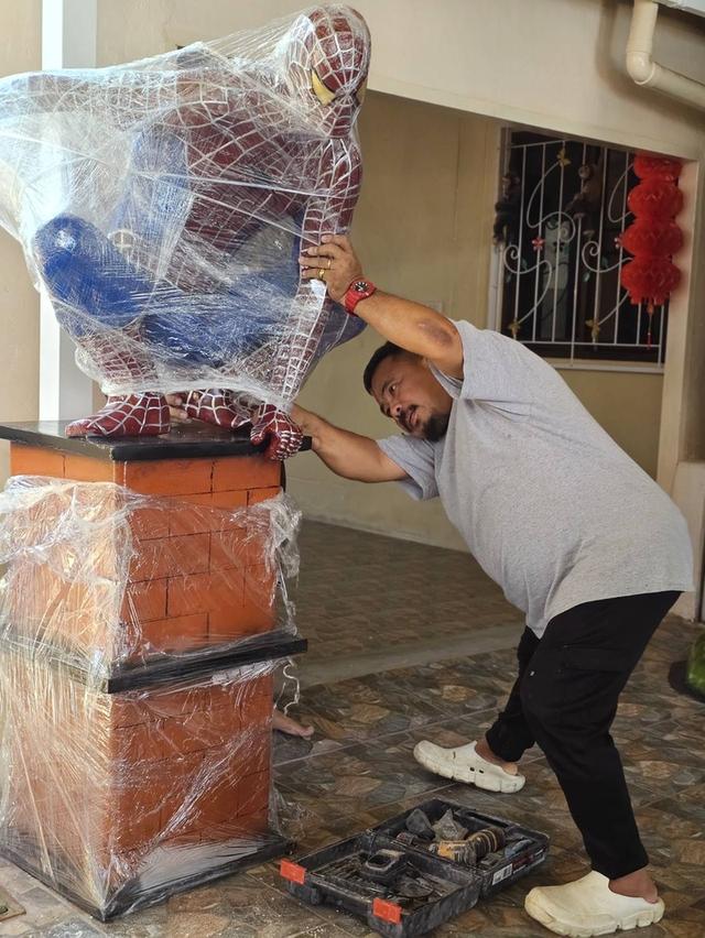 หุ่นรูปปั้น สไปเดอร์แมน สภาพใหม่มือหนึ่ง งานฝีมือ หุ่นโชว์ตกแต่งร้าน ต้อนรับแขก รูปย่อยที่ 2