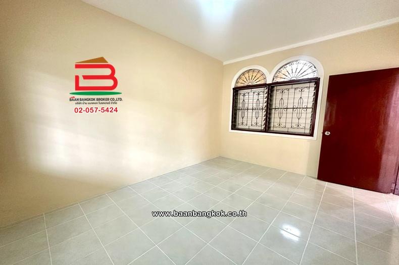 ทาวน์เฮาส์ หมู่บ้านพงษ์เพชรการเคหะ 14 เนื้อที่ 24 ตร.ว. แจ้งวัฒนะ 14 แยก 1 แขวงสีกัน เขตดอนเมือง 6