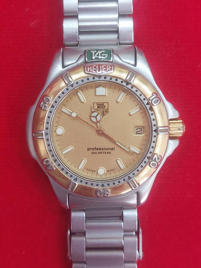 TAG Heuer Professional 200m ในตระกูล Series 4000
