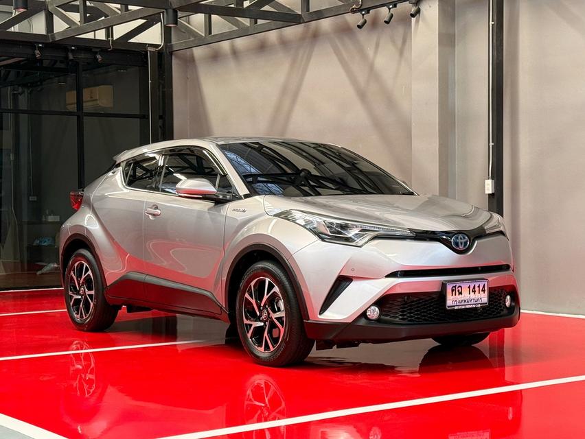 2020 TOYOTA CHR HV HI รถมือเดียวออกป้ายแดง รถวิ่งน้อยเพียง 8X,XXX กม เข้าศูนย์ตามระยะ รถไม่เคยมีอุบัติเหตุครับ