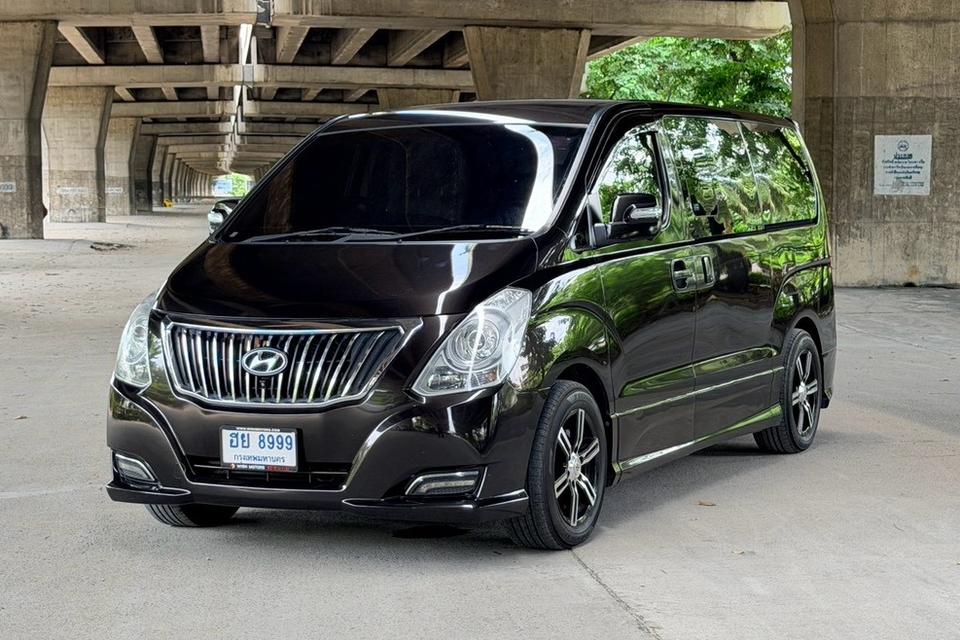 2018 Hyundai H-1 2.5 Deluxe AT ประตูไฟฟ้าสไลด์คู่ จอกลาง เบาะ 3 แถว