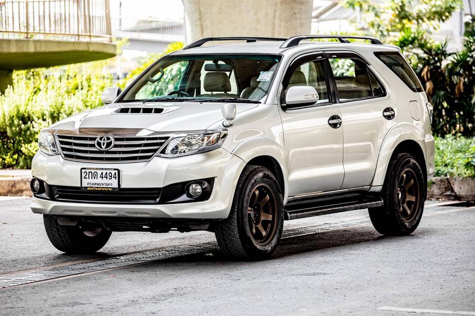 TOYOTA FORTUNER 3.0V สีเทา ปี2013 เกียร์ออโต้ 