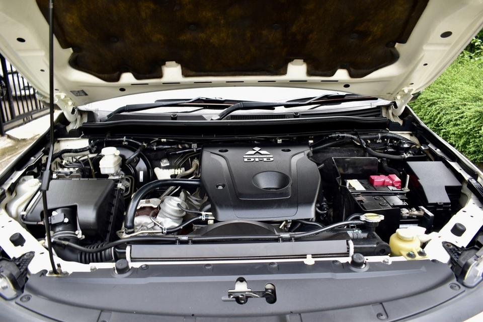 Mitsubishi pajero 2.4 GLS auto  10