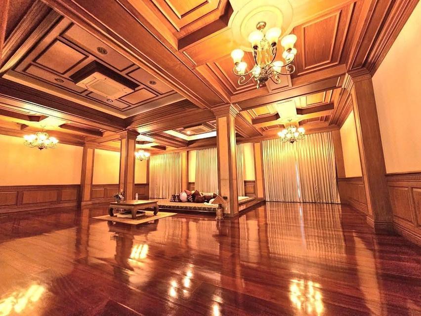 Luxury home For Sale A luxurious mansion in downtown Sriracha. 14