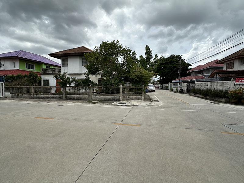 ขายบ้านพร้อมที่ดิน  หมู่บ้าน บ้านบัวทอง  ถนนเลียบคลองบางไผ่ 6