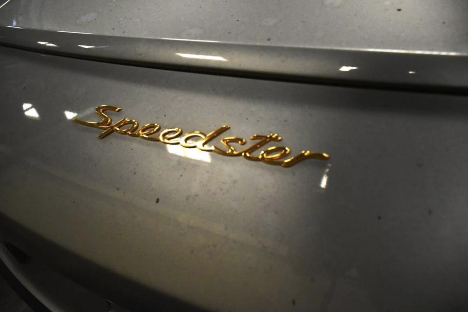 New Porsche 911 Speedster (MT) 6