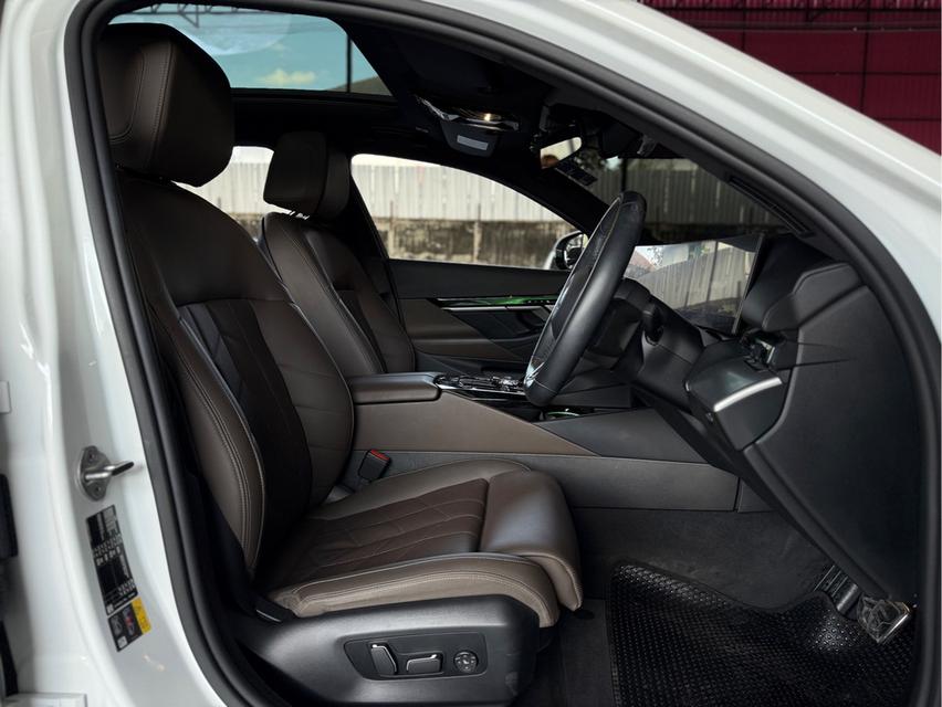 รหัสรถ WRT6636 📌2023 BMW i5 eDrive40 M SPORT โฉม G60 รูปที่ 12