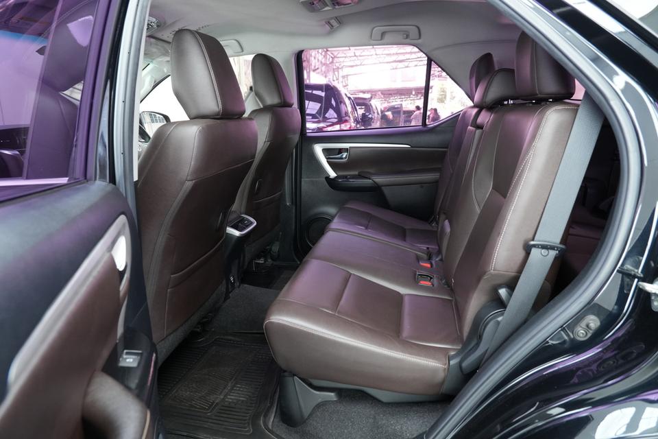 2020 TOYOTA FORTUNER 2.4 V 2WD SUV สีดำ เลขไมล์ 85055 กม. 15